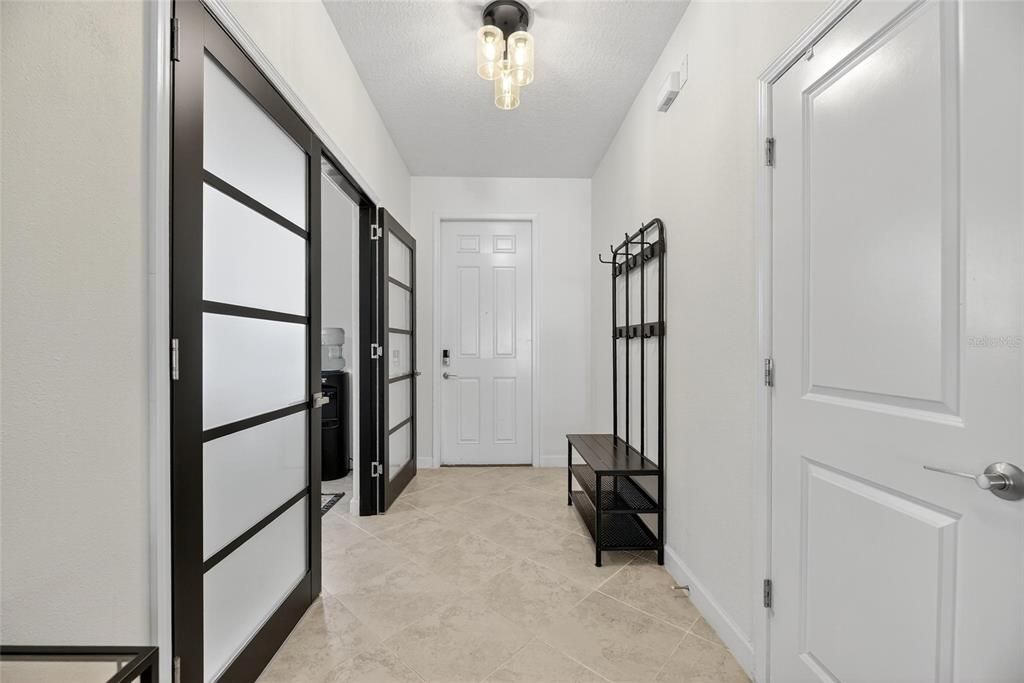 Под контрактом: $420,000 (4 спален, 3 ванн, 2555 Квадратных фут)