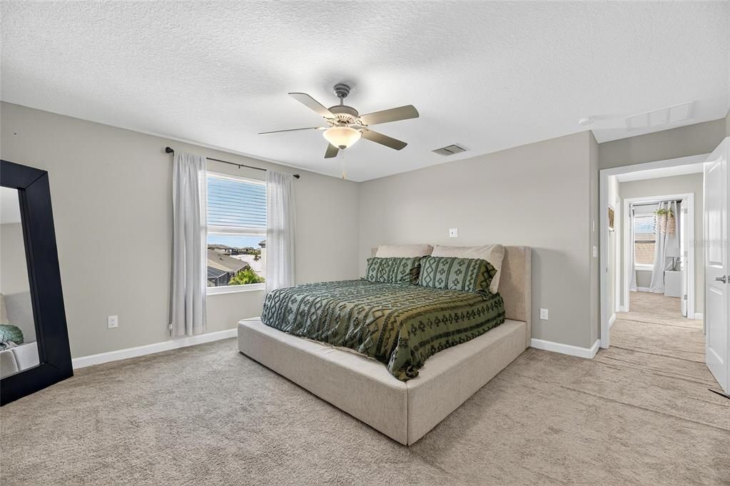 Под контрактом: $420,000 (4 спален, 3 ванн, 2555 Квадратных фут)