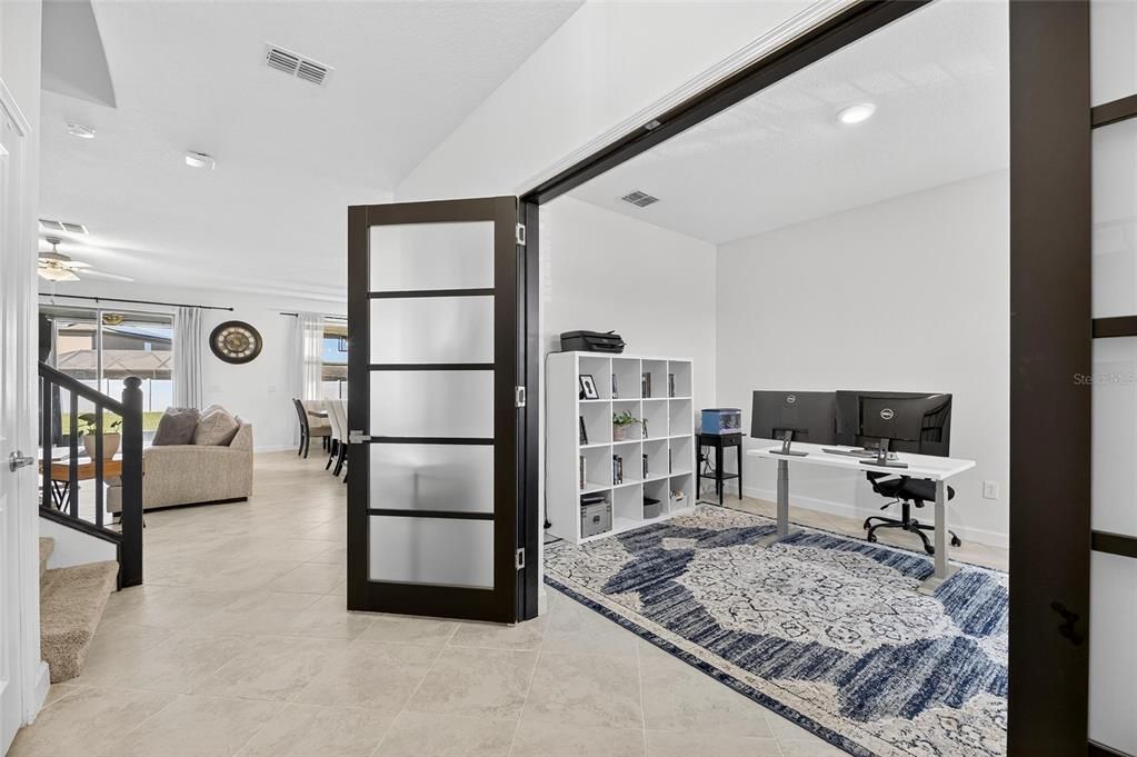 Под контрактом: $420,000 (4 спален, 3 ванн, 2555 Квадратных фут)