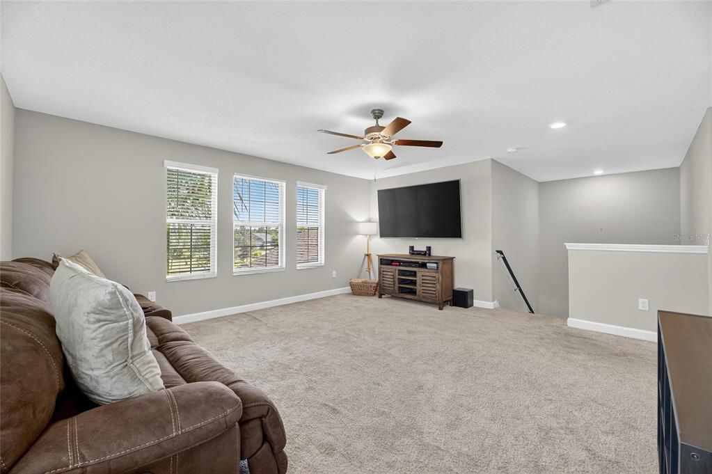 Под контрактом: $420,000 (4 спален, 3 ванн, 2555 Квадратных фут)