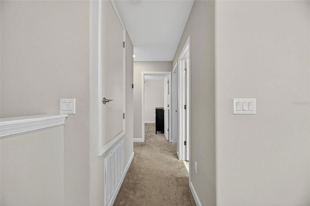 Под контрактом: $420,000 (4 спален, 3 ванн, 2555 Квадратных фут)