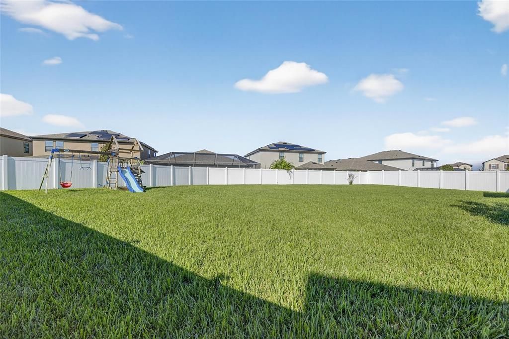 Под контрактом: $420,000 (4 спален, 3 ванн, 2555 Квадратных фут)