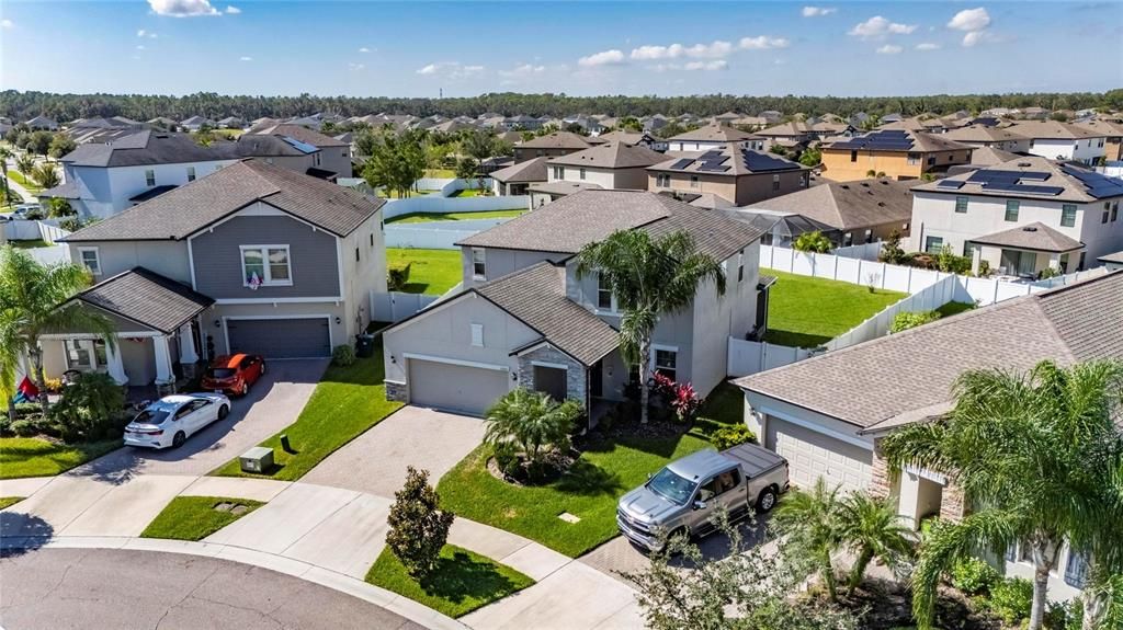 Под контрактом: $420,000 (4 спален, 3 ванн, 2555 Квадратных фут)