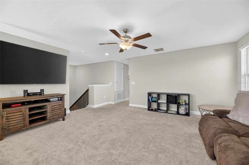 Под контрактом: $420,000 (4 спален, 3 ванн, 2555 Квадратных фут)