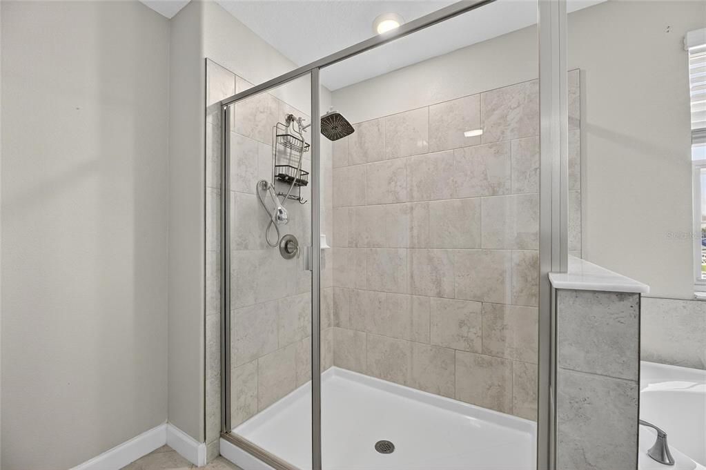 Под контрактом: $420,000 (4 спален, 3 ванн, 2555 Квадратных фут)