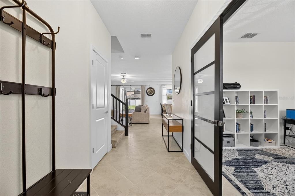 Под контрактом: $420,000 (4 спален, 3 ванн, 2555 Квадратных фут)