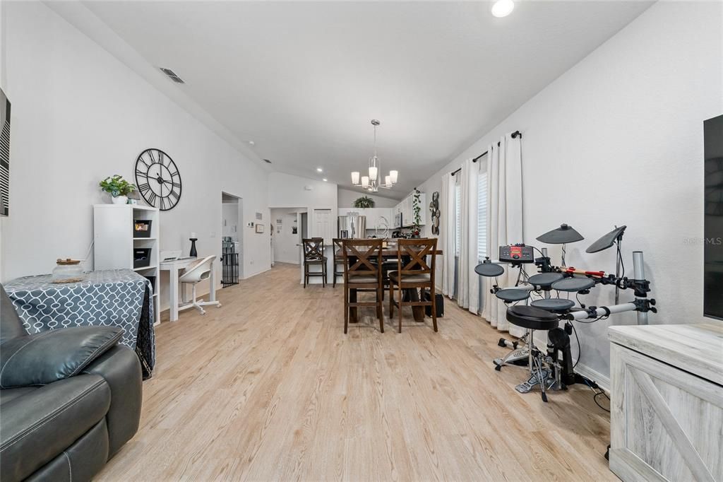 For Rent: $2,200 (3 beds, 2 baths, 1506 Square Feet)