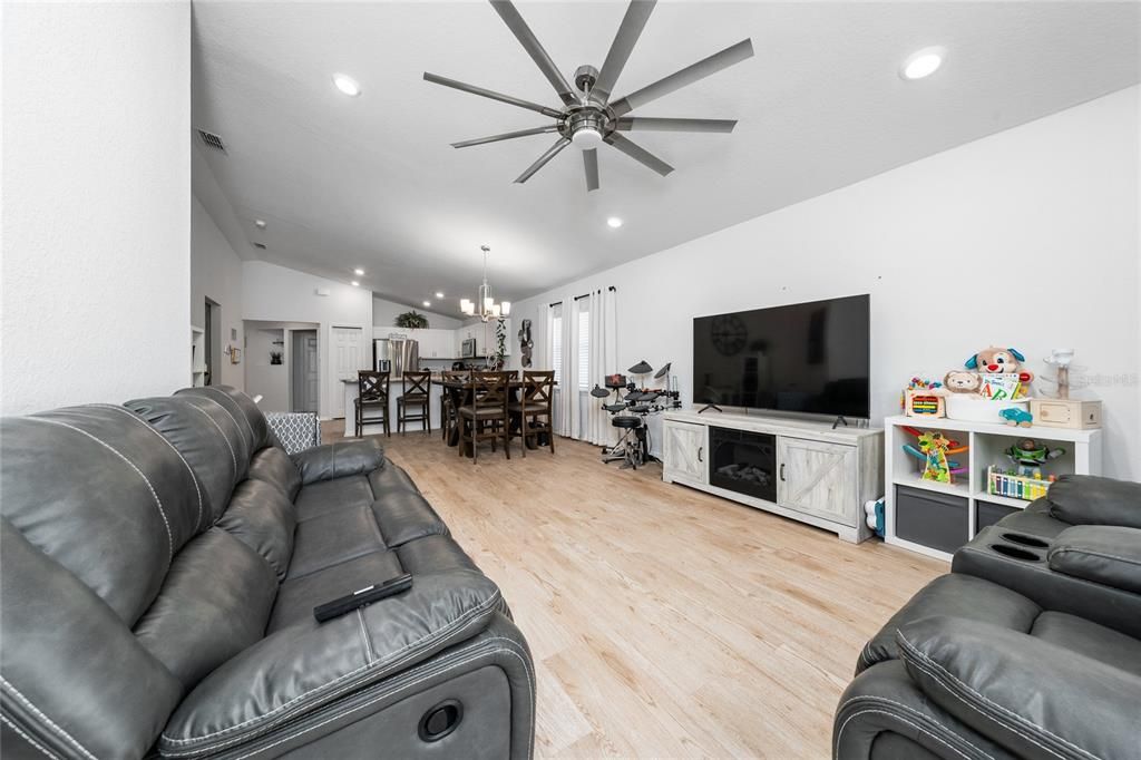 For Rent: $2,200 (3 beds, 2 baths, 1506 Square Feet)