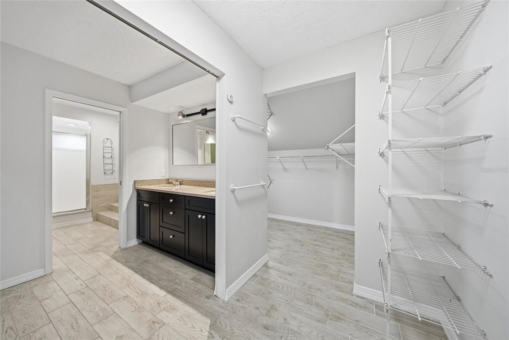 Active With Contract: $750,000 (6 beds, 3 baths, 3672 Square Feet)