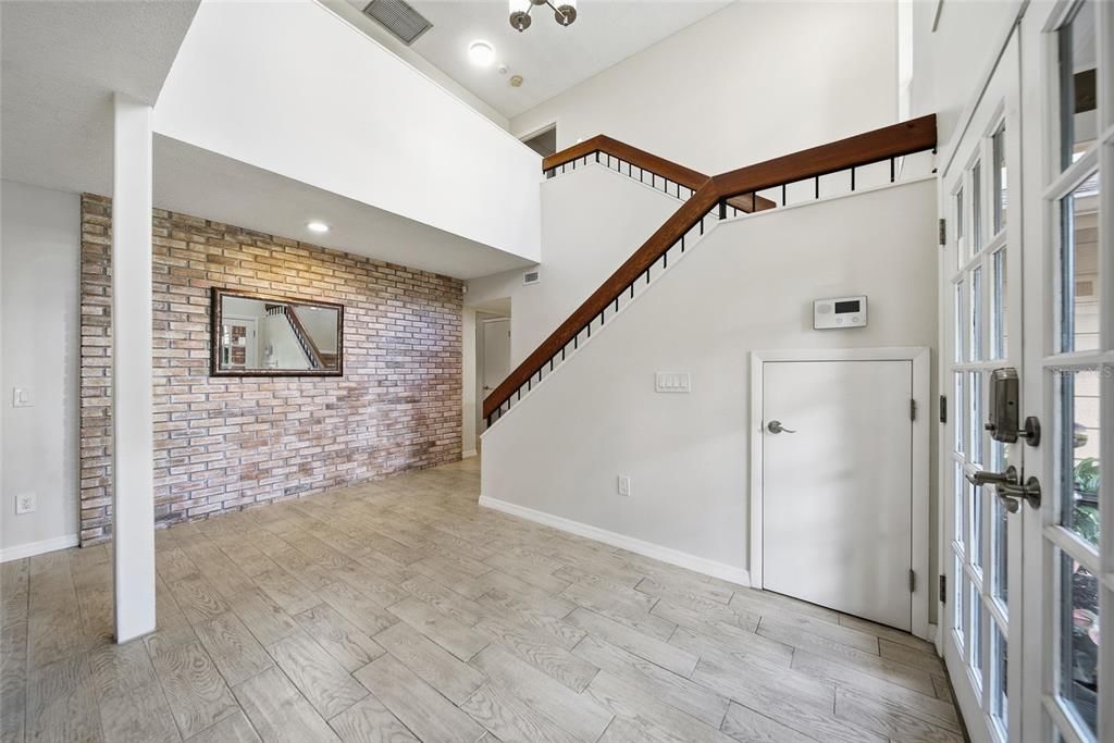 Active With Contract: $750,000 (6 beds, 3 baths, 3672 Square Feet)