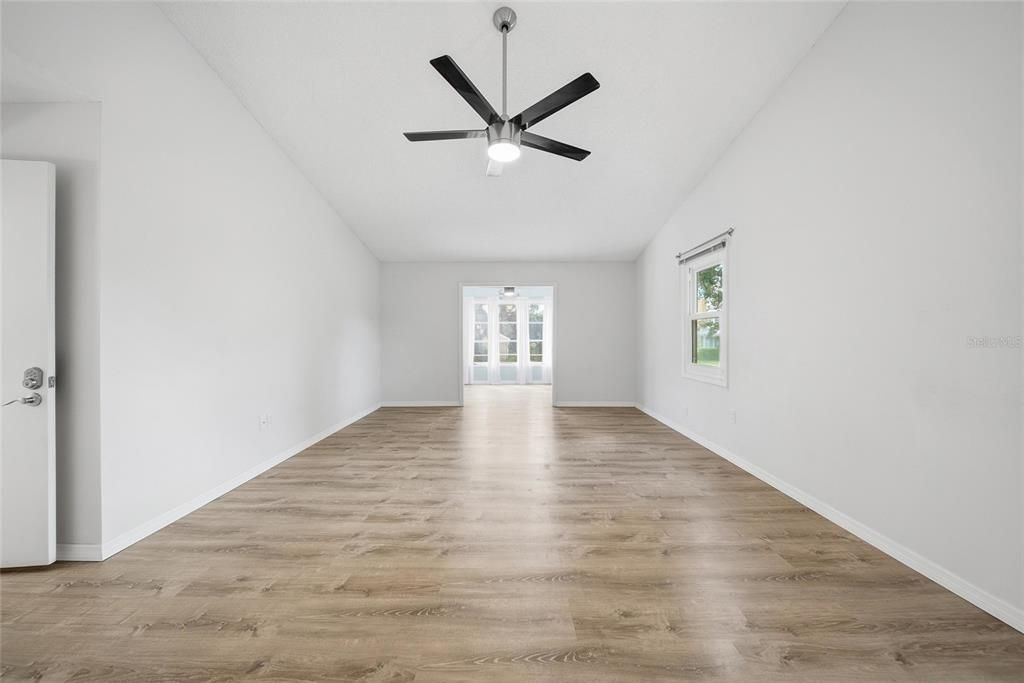 Active With Contract: $750,000 (6 beds, 3 baths, 3672 Square Feet)