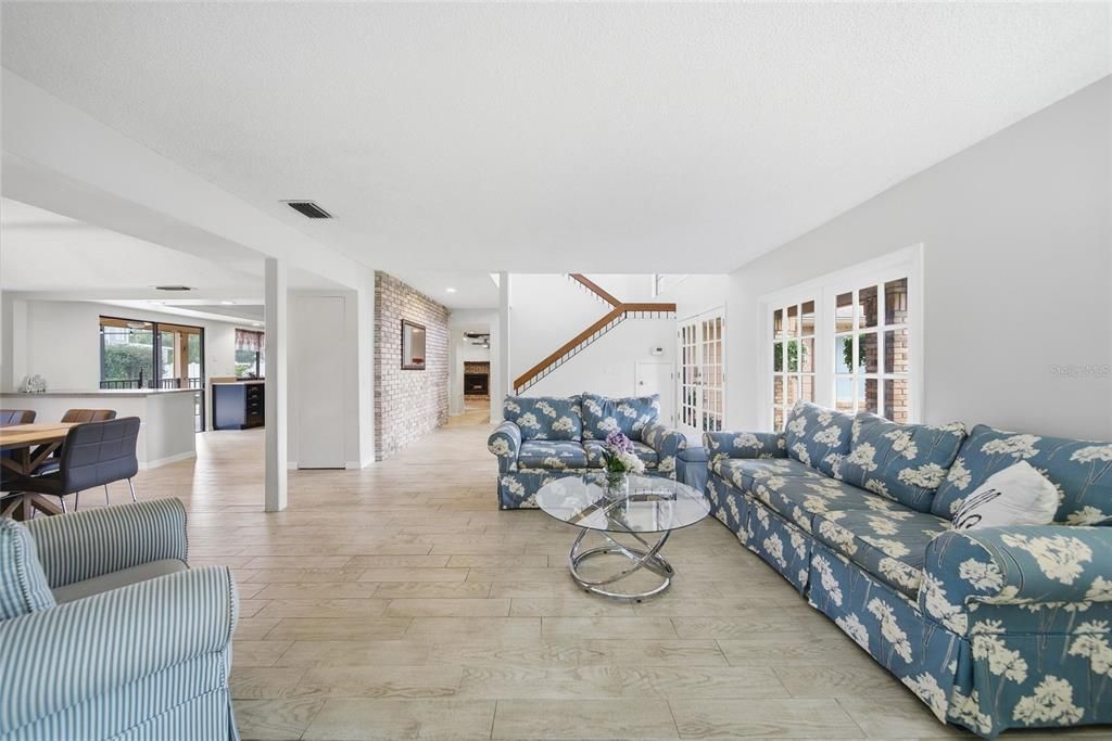 Active With Contract: $750,000 (6 beds, 3 baths, 3672 Square Feet)