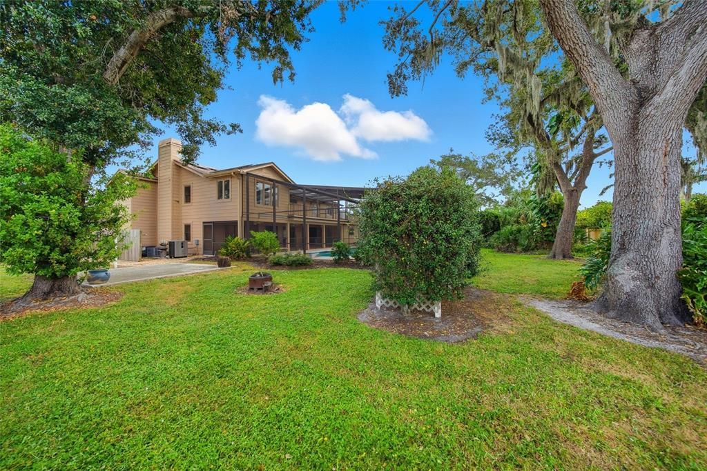 Active With Contract: $750,000 (6 beds, 3 baths, 3672 Square Feet)