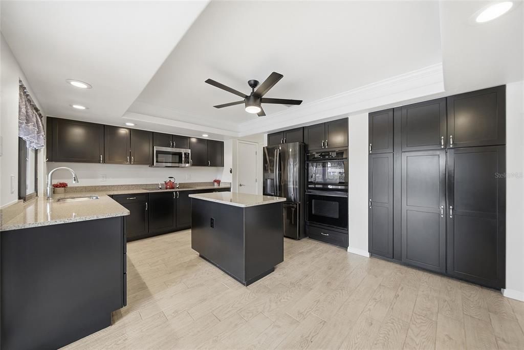 Active With Contract: $750,000 (6 beds, 3 baths, 3672 Square Feet)