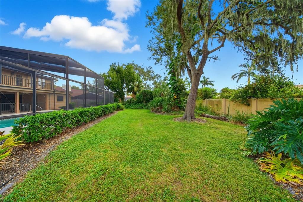 Active With Contract: $750,000 (6 beds, 3 baths, 3672 Square Feet)