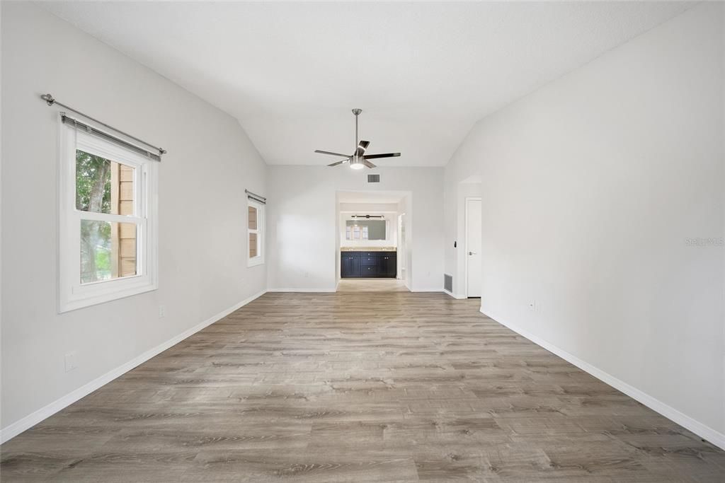 Active With Contract: $750,000 (6 beds, 3 baths, 3672 Square Feet)