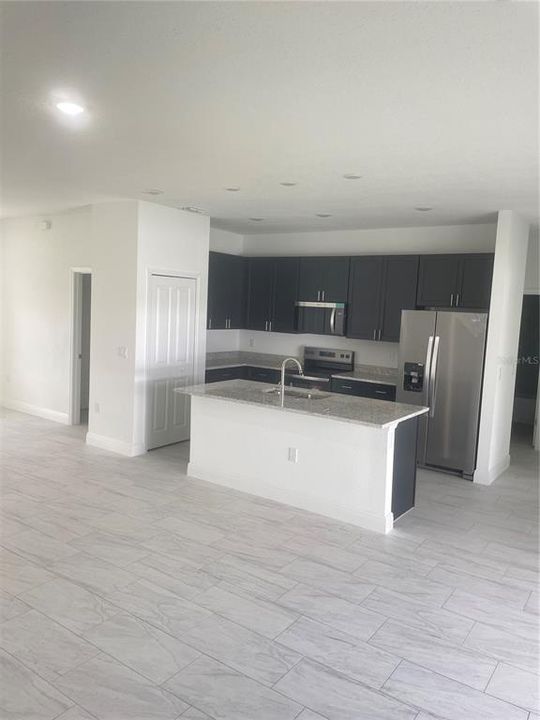 For Sale: $315,000 (4 beds, 3 baths, 1827 Square Feet)