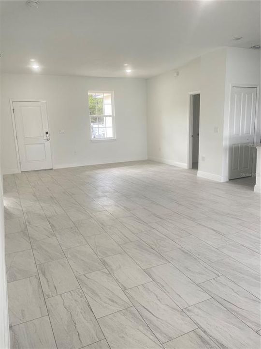 For Sale: $315,000 (4 beds, 3 baths, 1827 Square Feet)