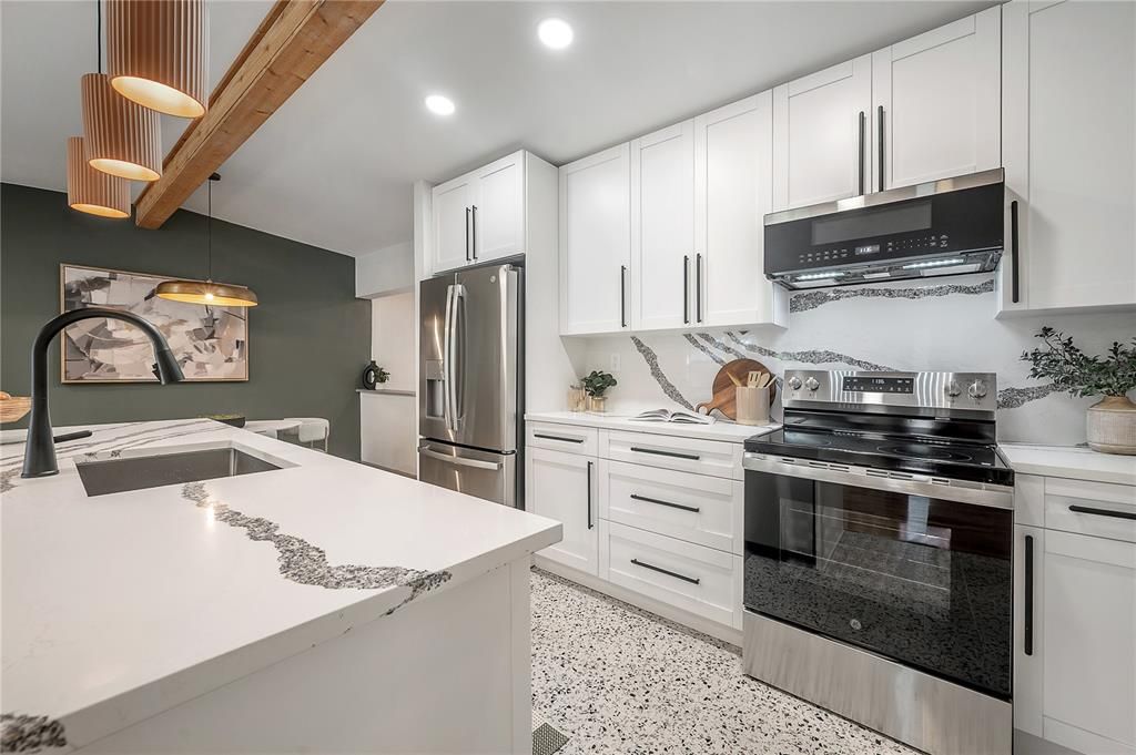 Active With Contract: $539,900 (3 beds, 2 baths, 1496 Square Feet)