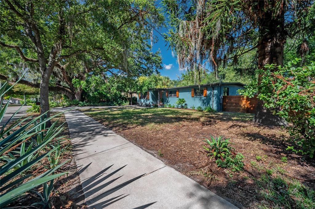 Active With Contract: $539,900 (3 beds, 2 baths, 1496 Square Feet)