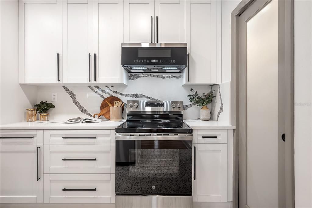 Active With Contract: $539,900 (3 beds, 2 baths, 1496 Square Feet)