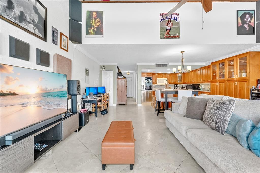 En Venta: $435,000 (2 camas, 2 baños, 1318 Pies cuadrados)