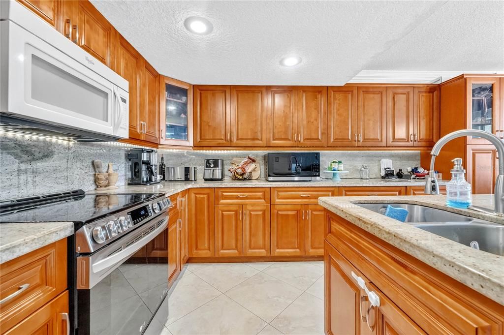 En Venta: $435,000 (2 camas, 2 baños, 1318 Pies cuadrados)