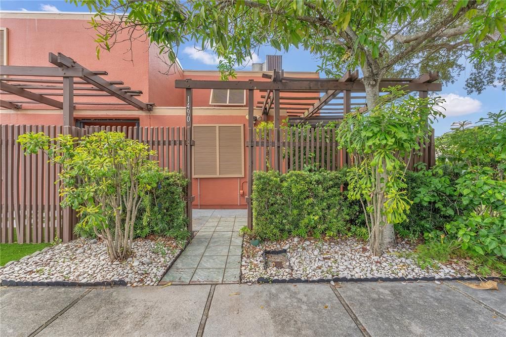 En Venta: $435,000 (2 camas, 2 baños, 1318 Pies cuadrados)