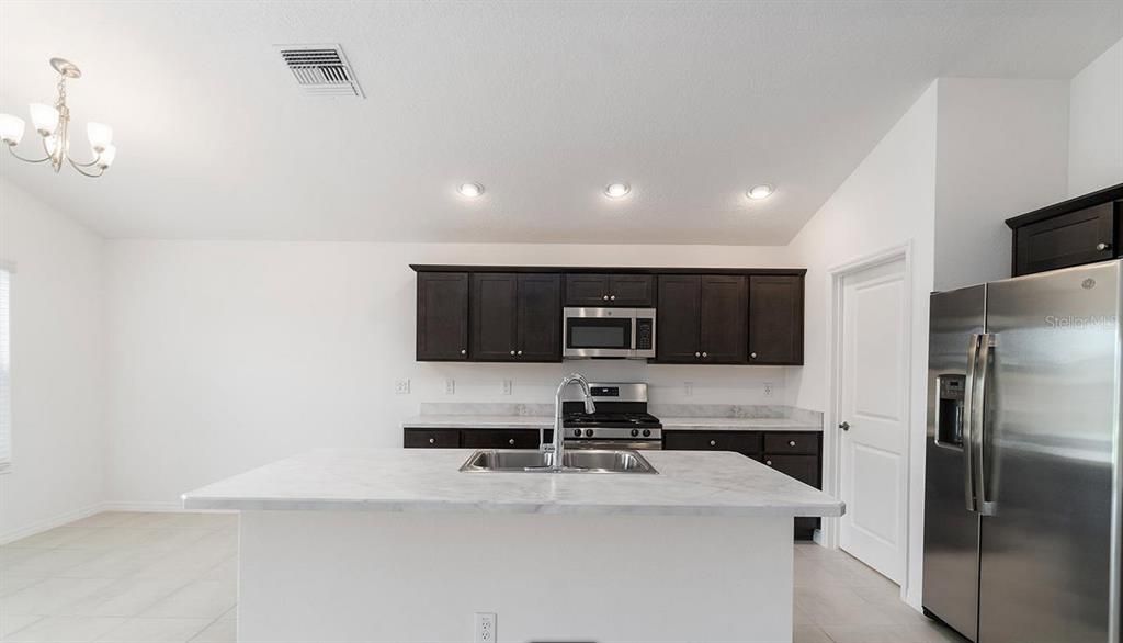 出租: $2,400 (3 贝兹, 2 浴室, 1450 平方英尺)