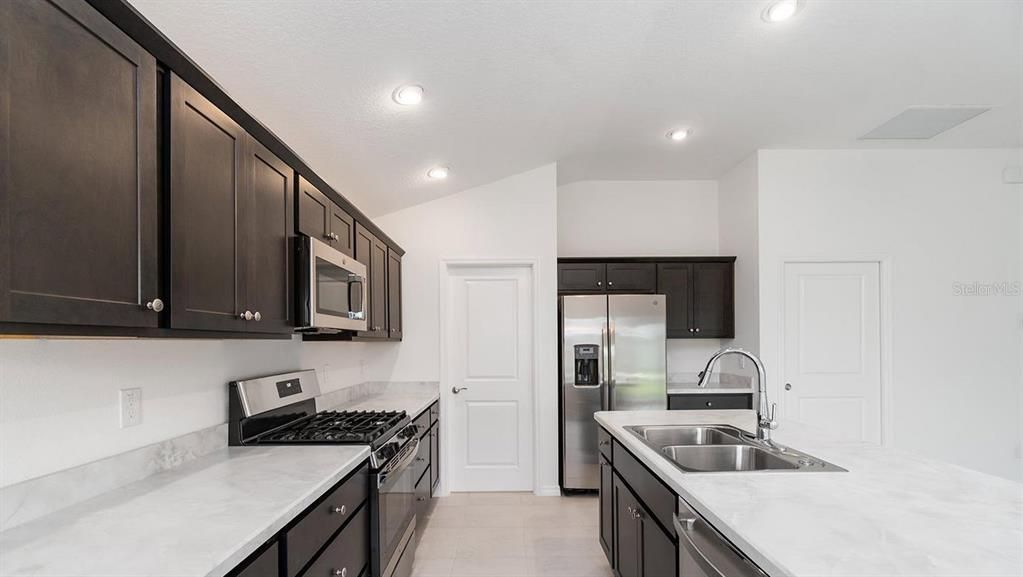 出租: $2,400 (3 贝兹, 2 浴室, 1450 平方英尺)