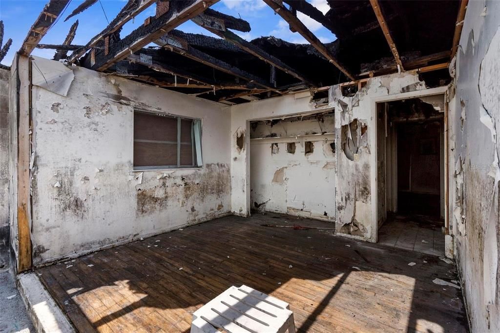 For Sale: $84,000 (3 beds, 3 baths, 2113 Square Feet)