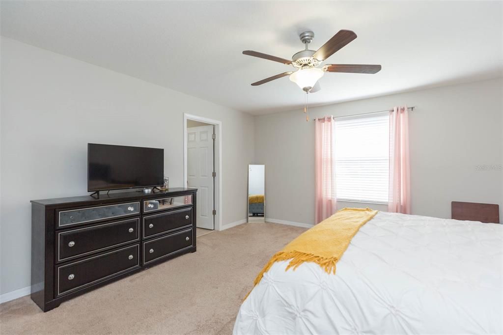 待售: $380,000 (4 贝兹, 2 浴室, 2579 平方英尺)