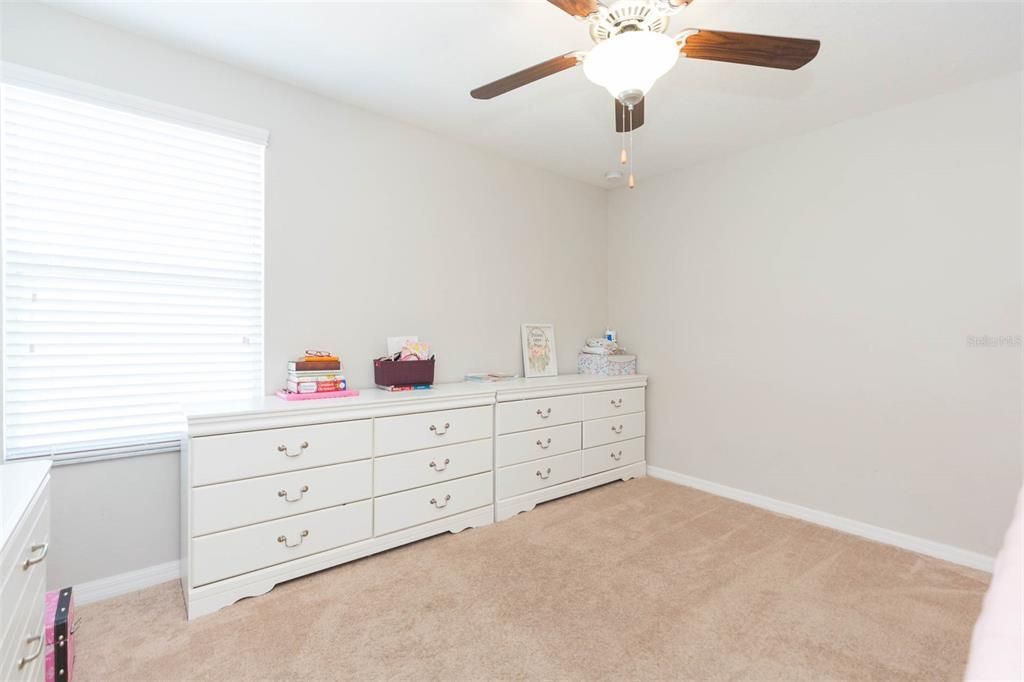 待售: $380,000 (4 贝兹, 2 浴室, 2579 平方英尺)