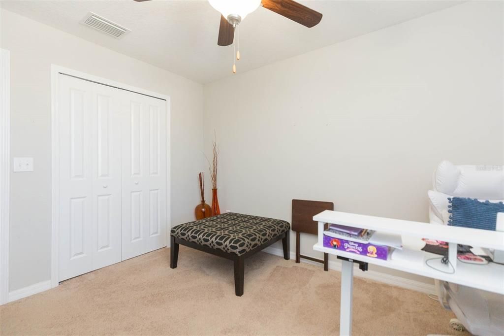 待售: $380,000 (4 贝兹, 2 浴室, 2579 平方英尺)