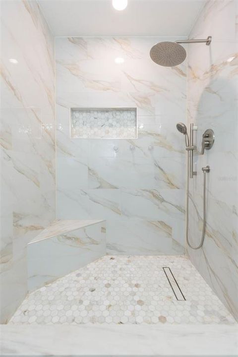 待售: $380,000 (4 贝兹, 2 浴室, 2579 平方英尺)