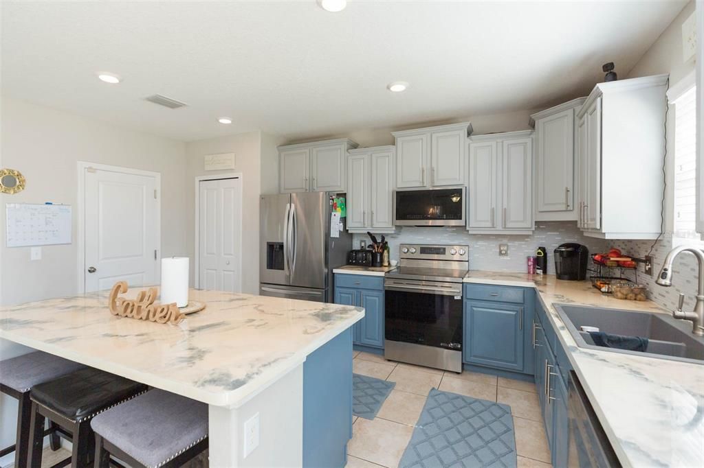 待售: $380,000 (4 贝兹, 2 浴室, 2579 平方英尺)