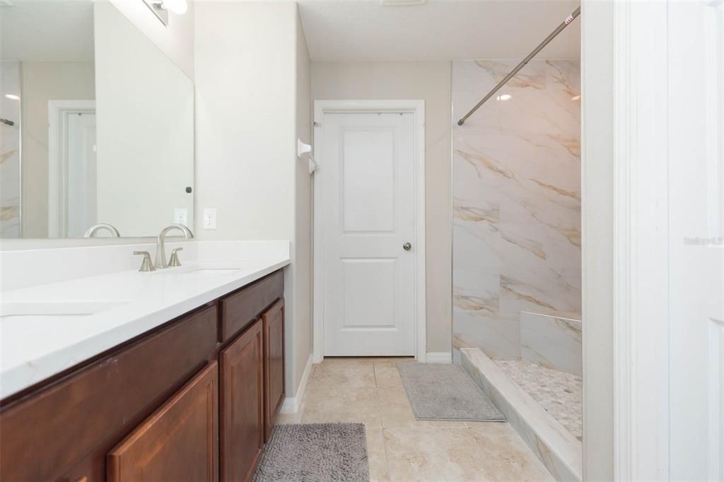 待售: $380,000 (4 贝兹, 2 浴室, 2579 平方英尺)