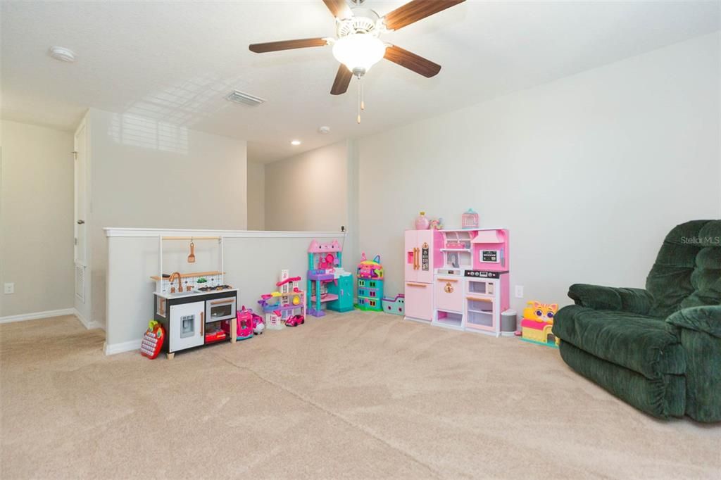 待售: $380,000 (4 贝兹, 2 浴室, 2579 平方英尺)