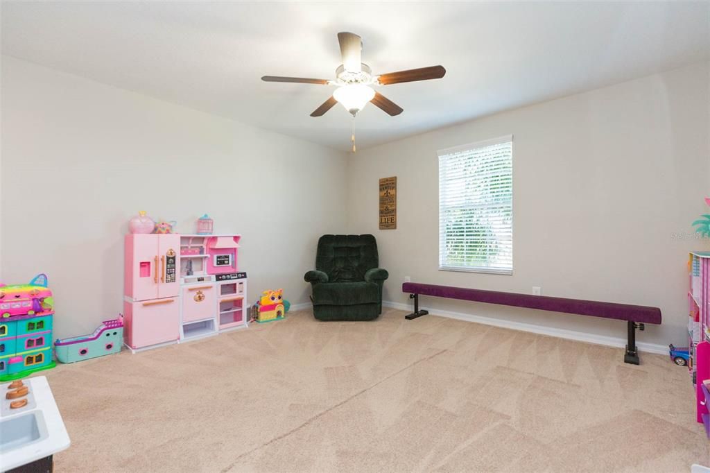 待售: $380,000 (4 贝兹, 2 浴室, 2579 平方英尺)