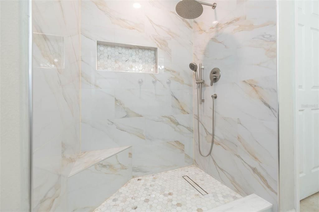 待售: $380,000 (4 贝兹, 2 浴室, 2579 平方英尺)