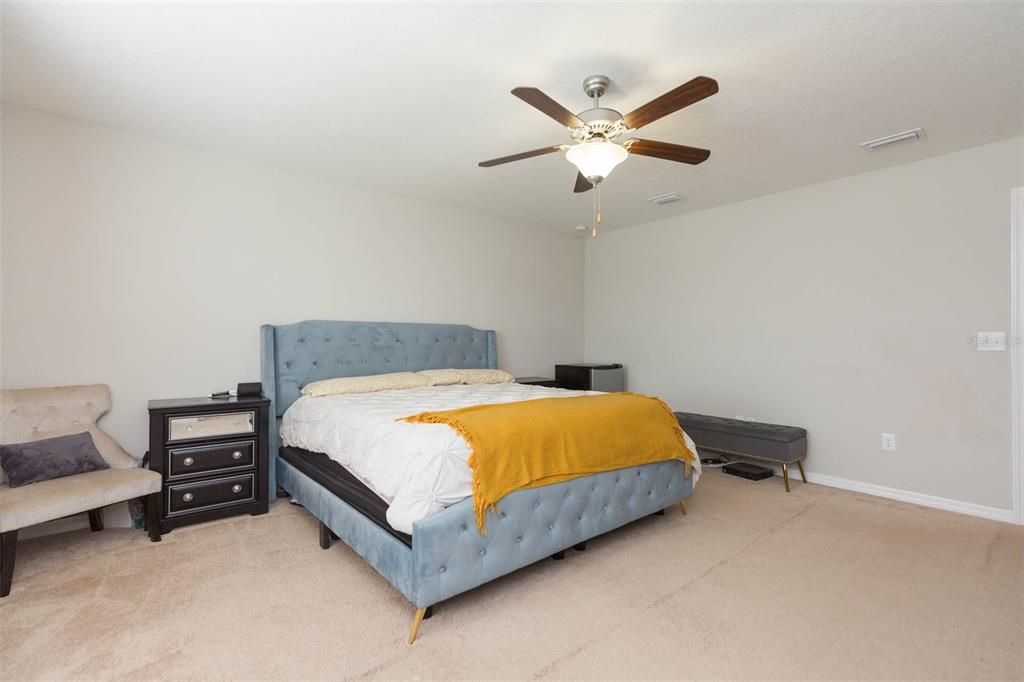 待售: $380,000 (4 贝兹, 2 浴室, 2579 平方英尺)