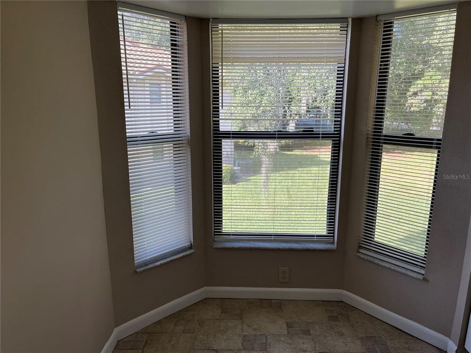 For Rent: $2,200 (3 beds, 2 baths, 1212 Square Feet)