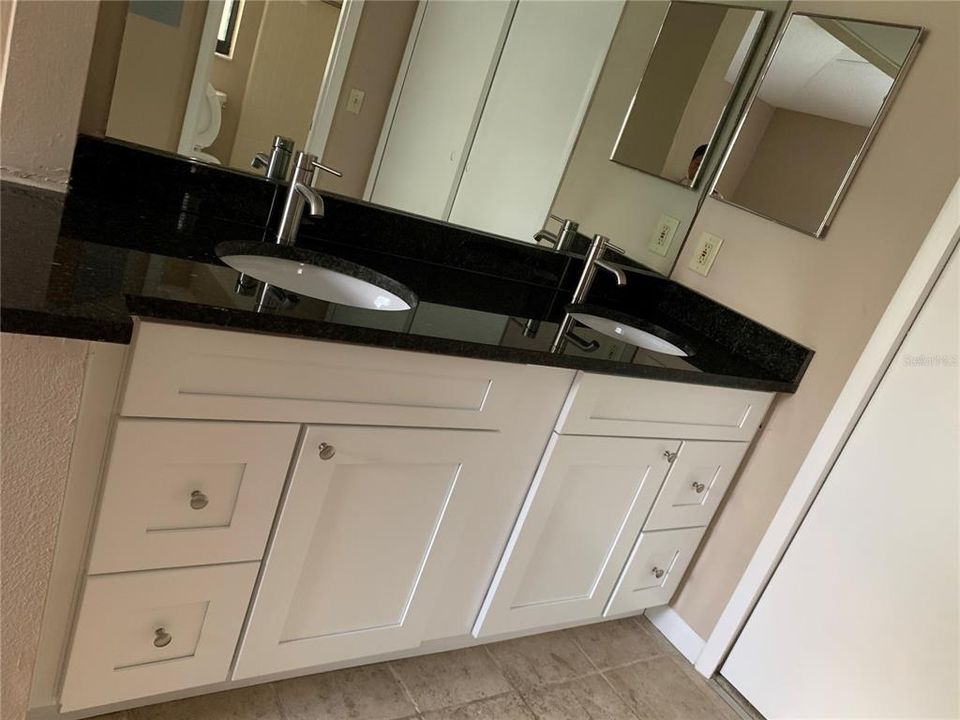 For Rent: $2,200 (3 beds, 2 baths, 1212 Square Feet)