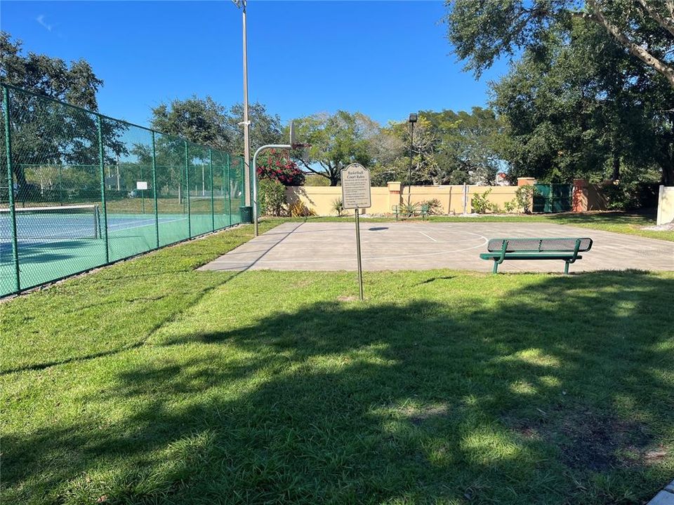 For Rent: $2,200 (3 beds, 2 baths, 1212 Square Feet)