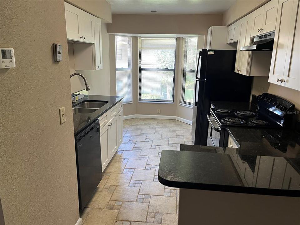 For Rent: $2,200 (3 beds, 2 baths, 1212 Square Feet)