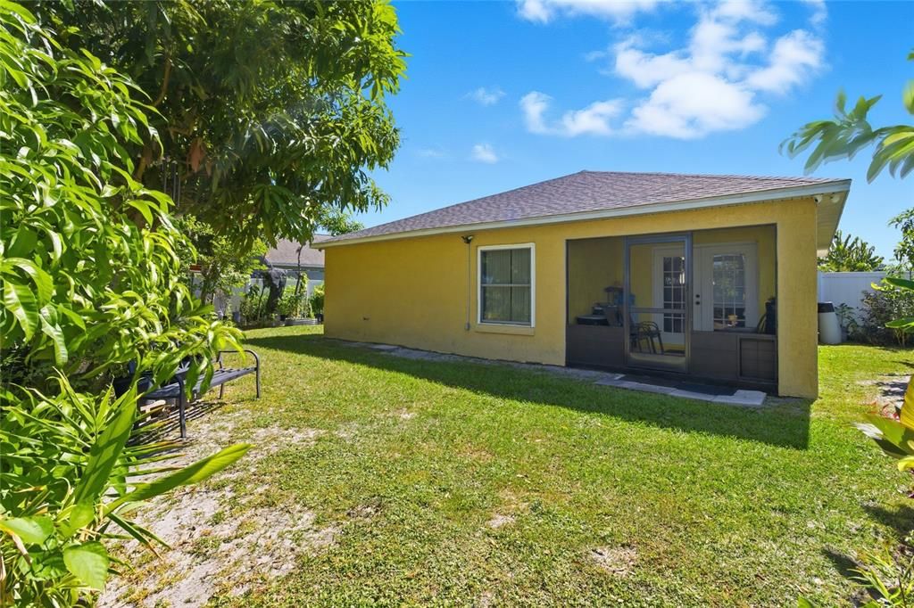 合同活跃: $250,000 (3 贝兹, 2 浴室, 1140 平方英尺)