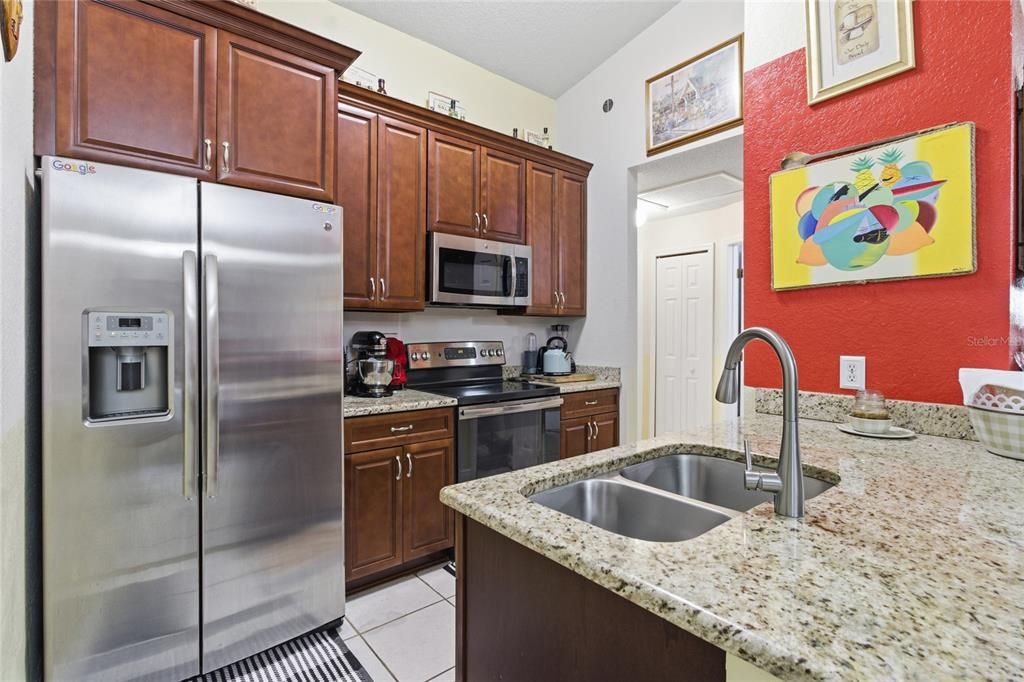 合同活跃: $250,000 (3 贝兹, 2 浴室, 1140 平方英尺)