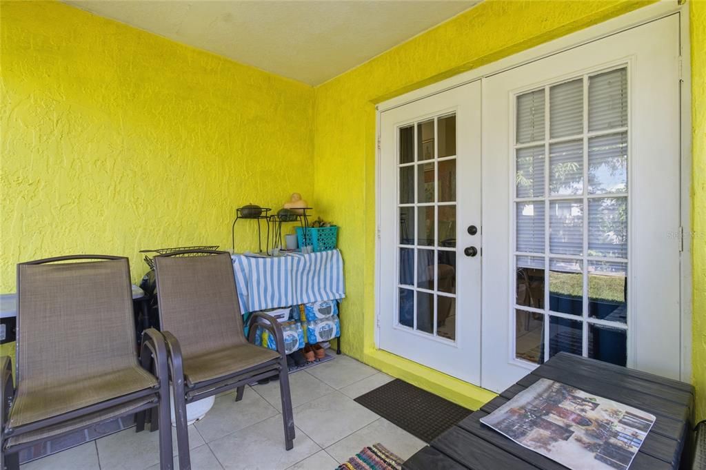 合同活跃: $250,000 (3 贝兹, 2 浴室, 1140 平方英尺)