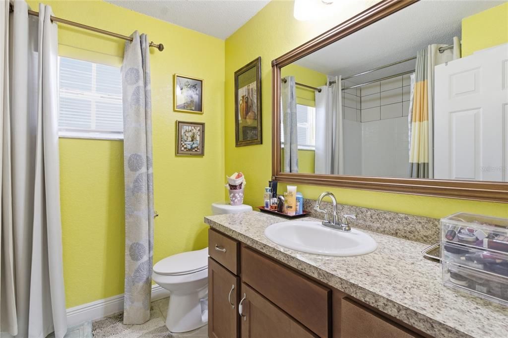 合同活跃: $250,000 (3 贝兹, 2 浴室, 1140 平方英尺)