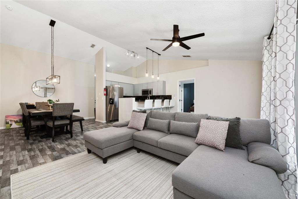 For Sale: $298,900 (3 beds, 2 baths, 1148 Square Feet)